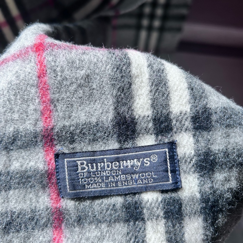 Burberry Plaid scarf 🧣